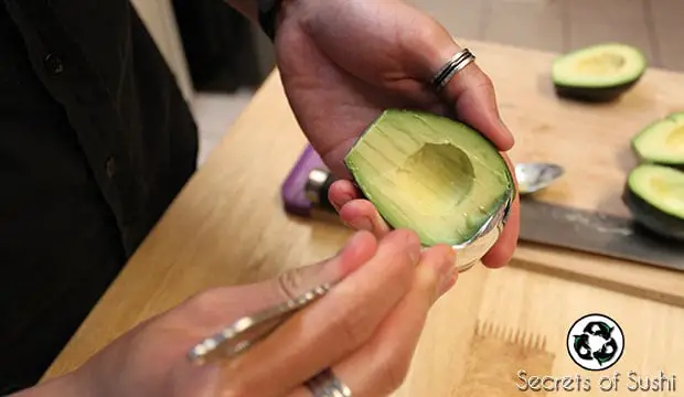 avocado roll slicing